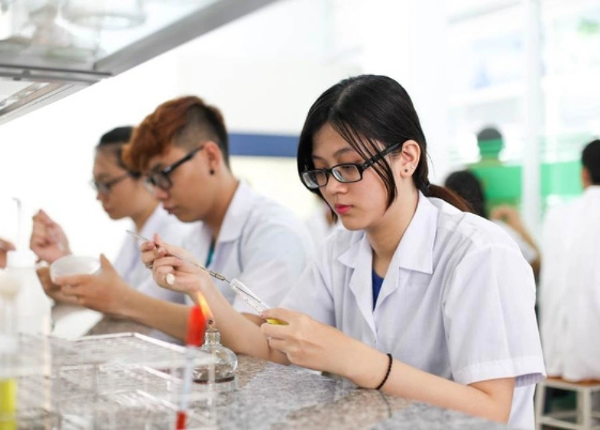 Tuyển sinh đại học 2025: Ngành Y Dược vẫn giữ mức điểm chuẩn cao