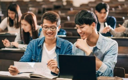 Dự đoán điểm chuẩn ngành Kinh tế 2025: Thí sinh nên chuẩn bị gì?