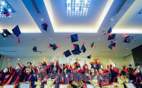 Trao học bổng “Nâng bước Thủ khoa 2022” cho 140 tân sinh viên xuất sắc