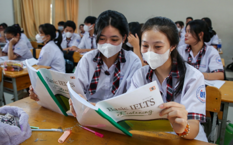 Xét tuyển đại học 2025: Cập nhật bảng quy đổi điểm IELTS mới nhất