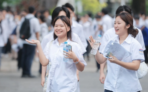 Thí sinh cần biết gì về tổ hợp xét tuyển mới năm 2025?