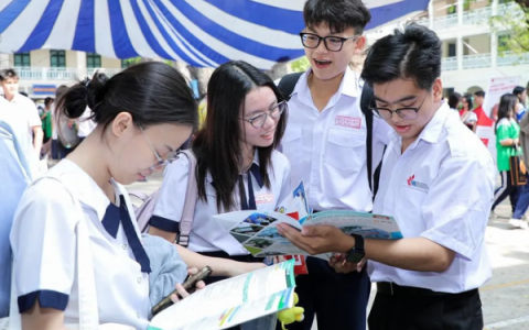 Bộ Giáo dục yêu cầu điều chỉnh để đảm bảo quyền lợi thí sinh khi nhiều trường đại học loại bỏ tổ hợp khối C00