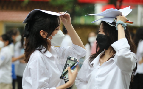Dự báo điểm chuẩn đại học 2025: Nhiều ngành “hot” có thể tăng nhẹ