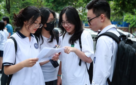 Sắp công bố điểm chuẩn đại học 2025: Thí sinh lo lắng sát giờ G