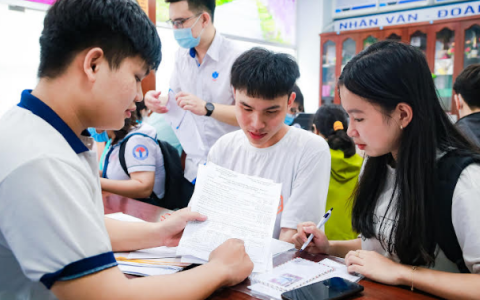 Tuyển sinh đại học 2025: Nên xác nhận nhập học hay xét tuyển bổ sung