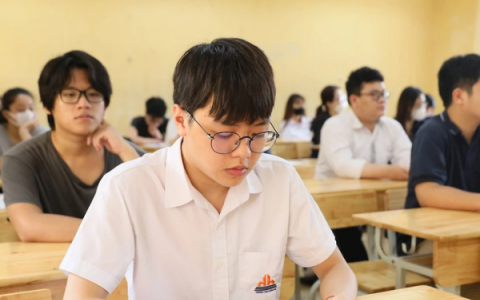 Xét tuyển đại học 2025: Thí sinh chỉ đóng tiền một số nguyện vọng được hay không?