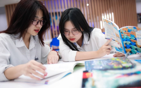 Điểm chuẩn đại học 2025: Ngành “hot” giữ mức cao, hứa hẹn việc làm hấp dẫn