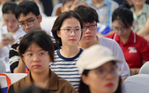 Xét tuyển đại học 2025: Hệ thống sẽ chọn tổ hợp điểm cao nhất cho thí sinh?