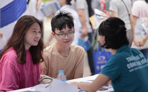 Xét tuyển đại học 2025: Mỗi thí sinh 'ôm' gần 9 nguyện vọng