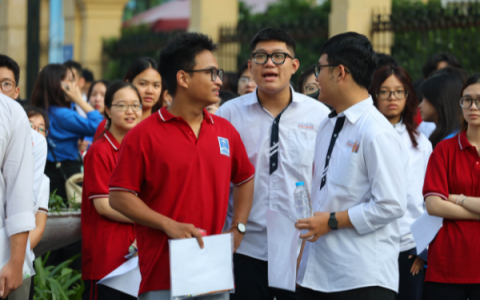 Dự báo điểm chuẩn đại học 2025: Khối ngành 'nóng' nào sẽ vươn lên dẫn đầu?