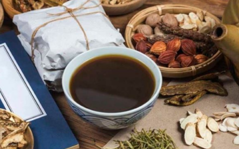 Các dạng bài thuốc Đông y phổ biến và nguyên tắc sử dụng an toàn