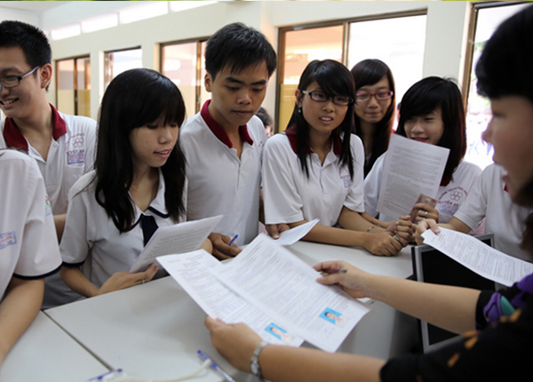 Các tân sinh viên lên Hà Nội nhập học (ảnh minh họa)